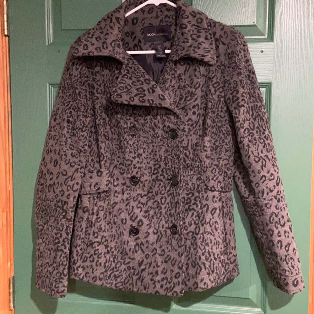 Woman pea coat in leopard print